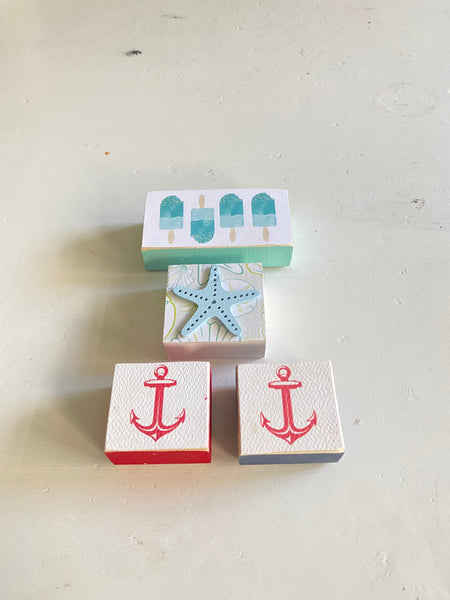 Summer shelfie signs